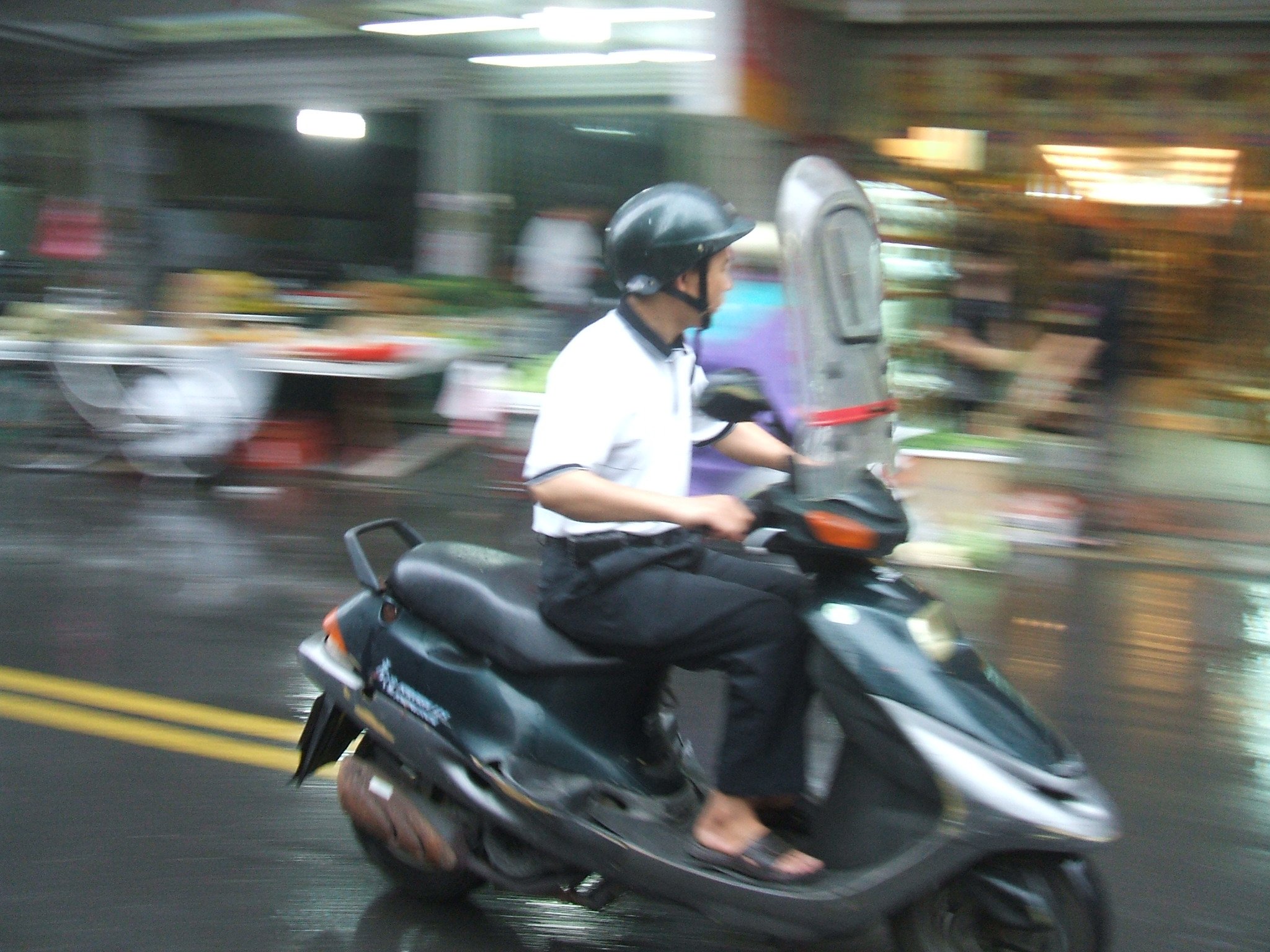 台湾の雨仕様カスタムバイク